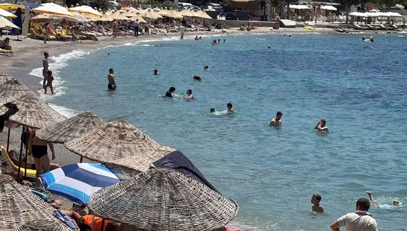 Sıcak Havalara Veda: Plajlar Dolu, Sıcaklık 36 Dereceyi Buldu!