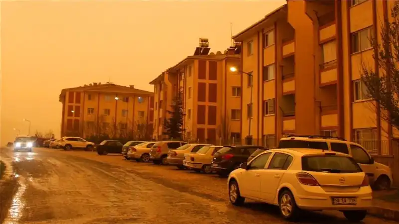 Meteoroloji'den Şok Uyarı: Çöl Tozu ve Sağanak Birleşiyor!