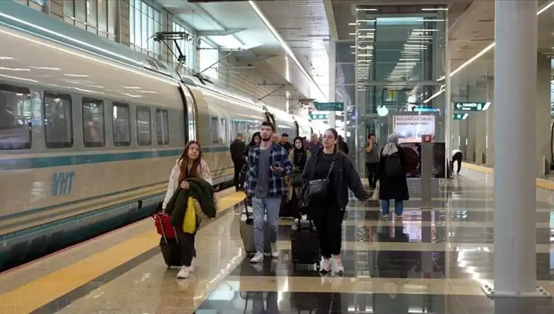 YHT'lerde Ek Sefer Düzenlemesi: Seyahat Planlarınızı Yeniden Gözden Geçirin!