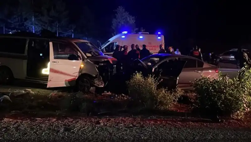 Ters Yön Faciası: Kafa Kafaya Çarpışma Sonucu Çok Sayıda Kayıp!