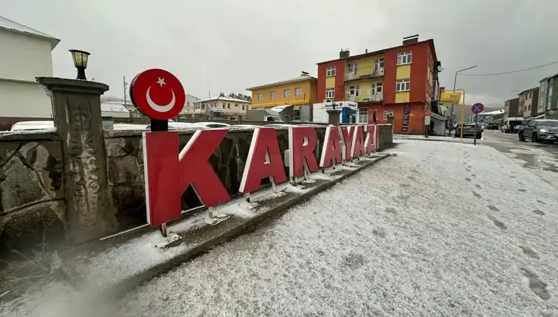 Temmuzda Gelen Kar Yağışı; Sürücüler Dondu Kaldı!
