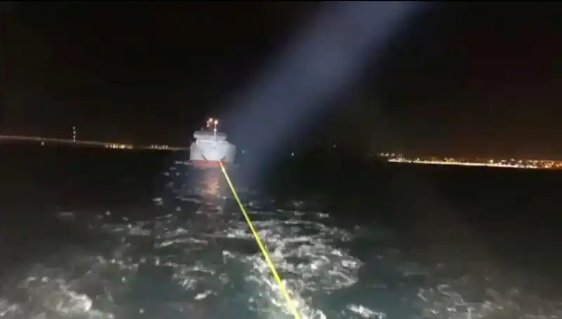 Çanakkale Boğazı'nda Gemi Arızası: Kurtarma Operasyonu Başladı!