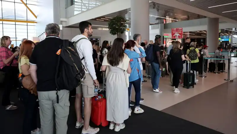 İstanbul Havalimanı'nda Bayram Yoğunluğu: 1.642 Uçuş Hazırlığı