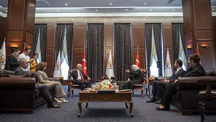 AK Parti'nin Bayramlaşma Programı Duyuruldu: CHP'nin Neden Olmadığı Merak Ediliyor