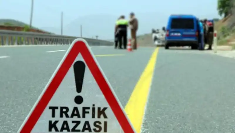 Otomobil ile Kamyon Çarpıştı: Feci Kaza Sonrası Hayatını Kaybedenler ve Yaralılar Var