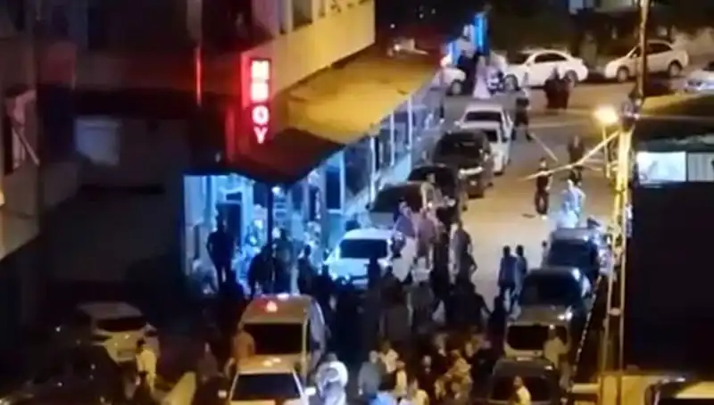 Düğün Çıkışı Coşkusu Karabasan Haline Geldi: Kalabalığa Araba Daldı