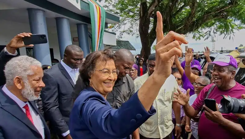 Surinam'da Tarihi An: İlk Kadın Devlet Başkanı Göreve Başladı!