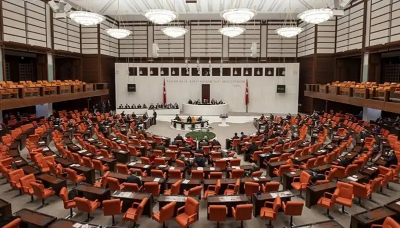 Meclis'te Gıda Zehirlenmesi İddialarına Cevap Geldi: Hasan Turan Açıklama Yaptı