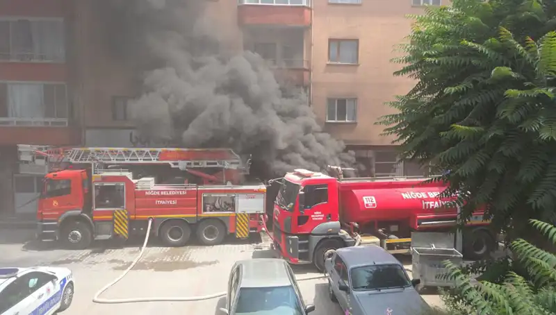 Niğde'de Beyaz Eşya Deposunda Çıkan Yangın Korkuttu