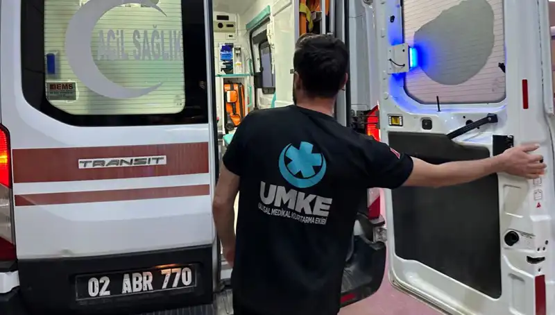 Etek Tekere Dolandı, Bisiklet Devrildi: Kaza Anını Görüntüleyen Şahitler Şaşkın!