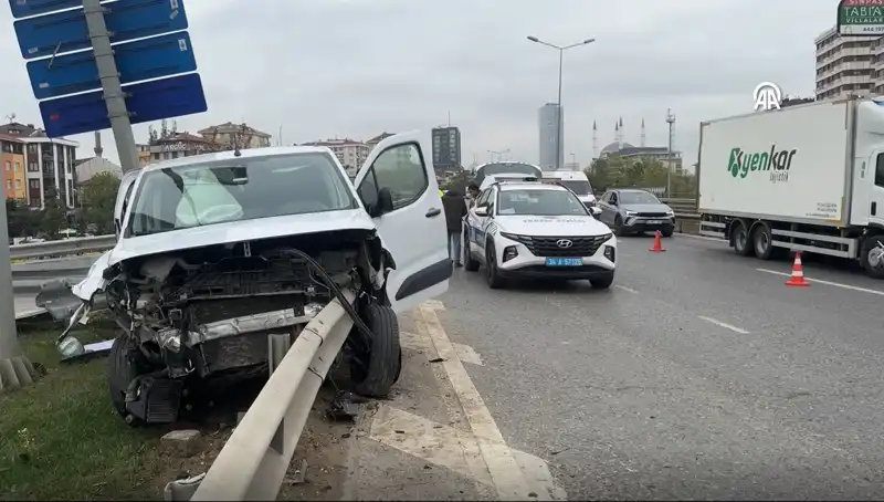 Otoyolda Feci Kaza: Bariyere Saplanan Araçta Neler Oldu?