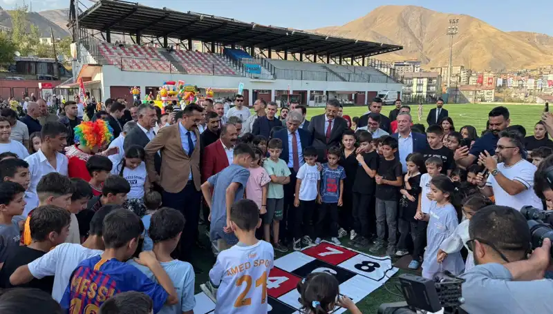 Hakkari'de coşku dolu Anadolu Şenliği başladı: Renkler, ritimler ve bir araya gelen kalpler
