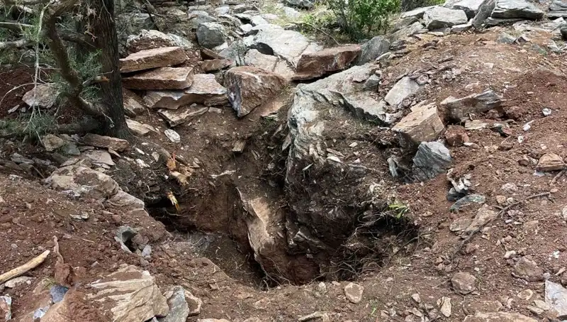Eski Vali ve Emekli Albay Define Ararken Polisi Peşlerine Taktı