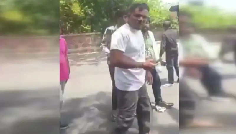 11A Yolcusunun Şaşırtıcı Deneyimi: "Biri Beni Yakaladı" İfadesiyle Yaşanan Olay