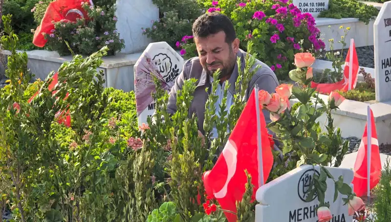 Deprem Şehitliğinde Bayram Coşkusu: Bir Lütuf, Bir Yas