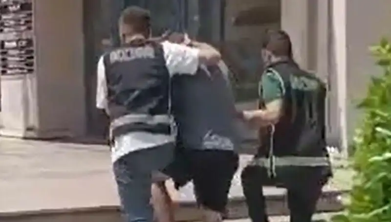 Sahte Dolarla Alışveriş Yapan Turist Ülkesine Geri Gönderildi!