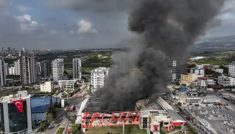 Mersin'deki Fabrika Yangını: TOMA ile Hızla Müdahale Edildi