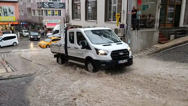 Aniden Bastıran Sağanak, Şehirde Su Baskınlarına Neden Oldu!