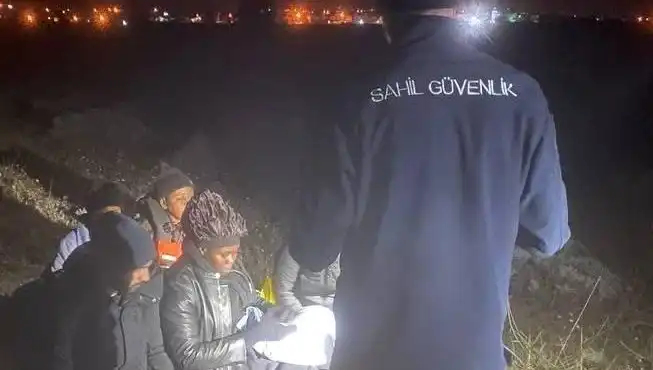 İzmir’de 7 Düzensiz Göçmen Yakalandı: Olayın Ayrıntıları ve Sonuçları