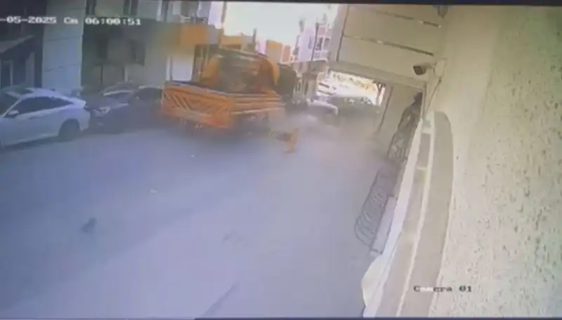 Kontrolden Çıkan Vinç, Kaos Yaratıp 23 Araçla Çarpıştı