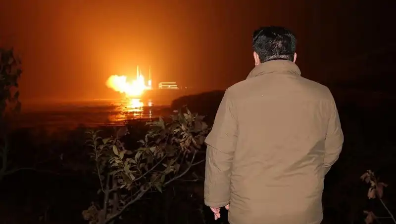 Kuzey Kore'nin Silahlanma Politikası: Faturası Amerikan Halkına Kesiliyor