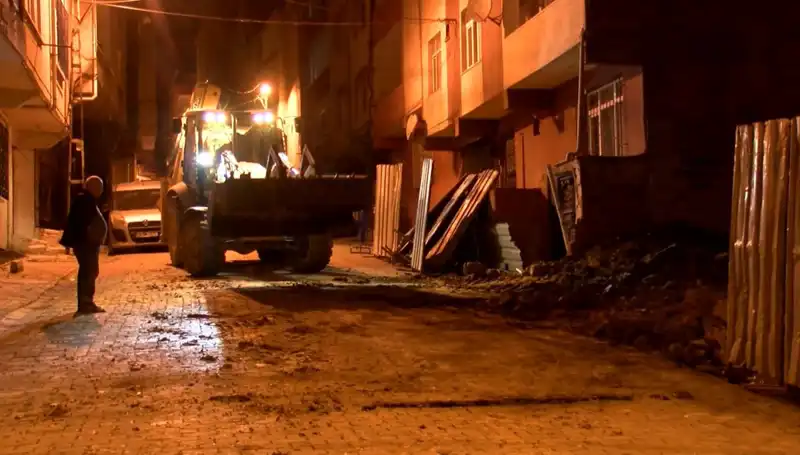 Bağcılar’da Yana Eğilen Bina Neden Boşaltıldı? Tehlike Çanları Çaldı!