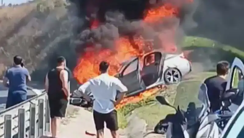 TEM Otoyolu'nda Meydana Gelen Kaza, Otomobil Alev Alev Yandı!