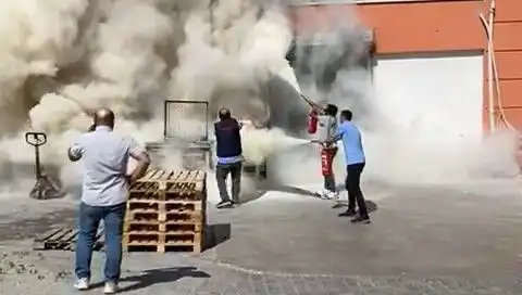 AVM Depo Yangını: Alışveriş Merkezi Güvenliği Test Edildi
