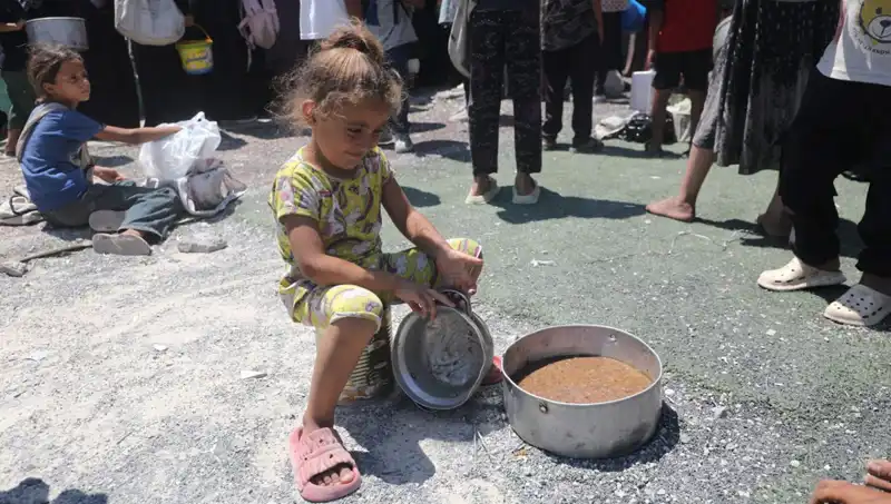 Gazze'de Açlık Korkusu: Çocuğum Ekmek İçin Feryat Ediyor
