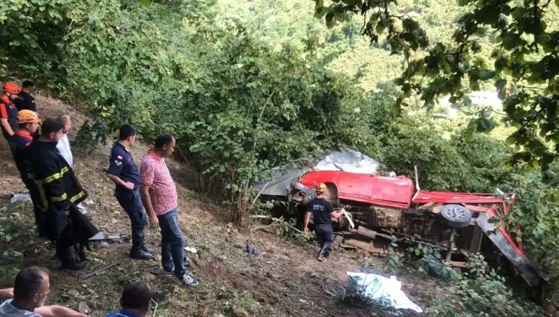 Fındık İşçilerini Taşıyan Araç Kaza Yaparak Şarampole Yuvarlandı: Ölü ve Yaralılar