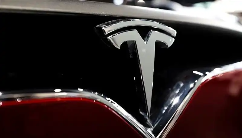 Tesla'da Kriz: Ucuz Model Üzerine Tartışmalar ve FSD Beklentileri