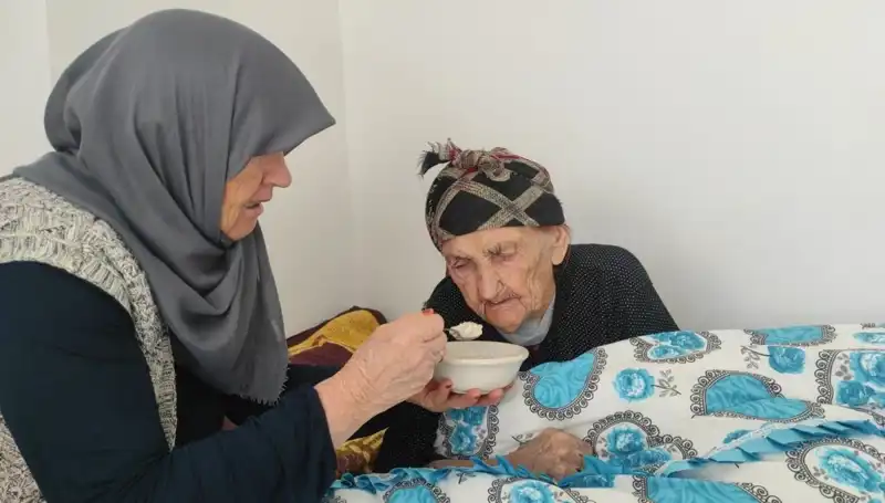 102 Yaşındaki Kezik Nine’nin Sağlığının Sırrı: Doktorsuz Hayat ve Doğal Beslenme