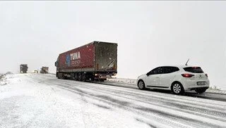 İki Kara Yolu Tipi Nedeniyle TIR'lar Kapalı Yollarda Bekliyor