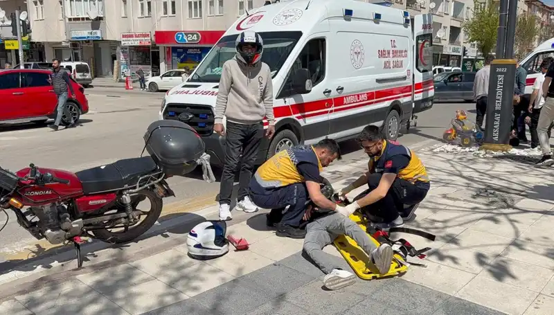 Aksaray'da Motosiklet Kazası: İki Genç Yaralandı, Detaylar Korkutucu!