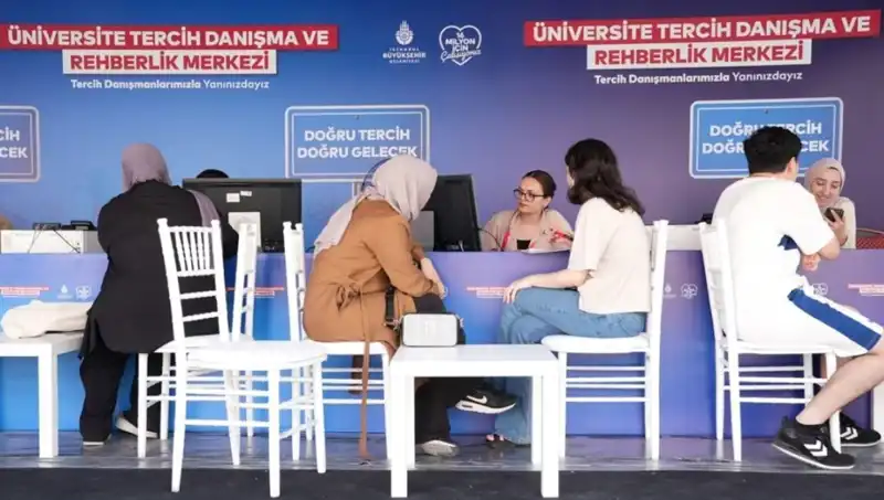 İstanbul’da Üniversite Tercihlerine Rehberlik Eden 24 Danışma Merkezi Açıldı