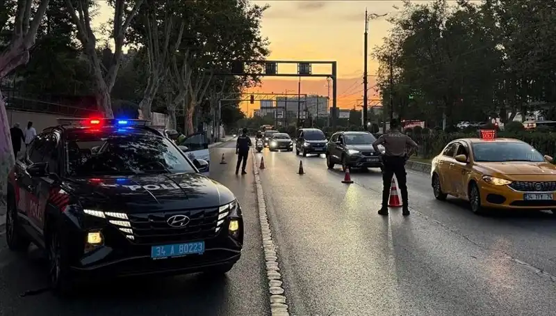 İstanbul'da "Huzur İstanbul" Uygulaması: Yüzlerce Gözaltı, Güvenlik Taramaları Hız Kesmeden Devam Ediyor