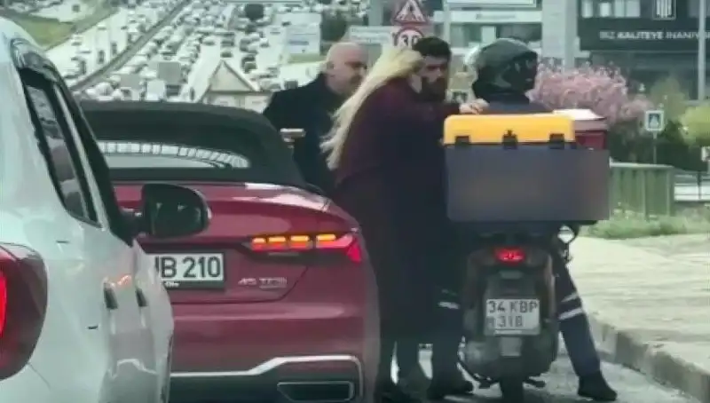 D-100'de Korkunç Anlar: Motokurye ile Yaşanan Silahlı Tartışma