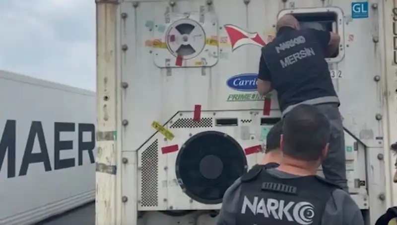 Mersin'de Uyuşturucu Operasyonu: Yüzlerce Kilo Esrar Ele Geçirildi