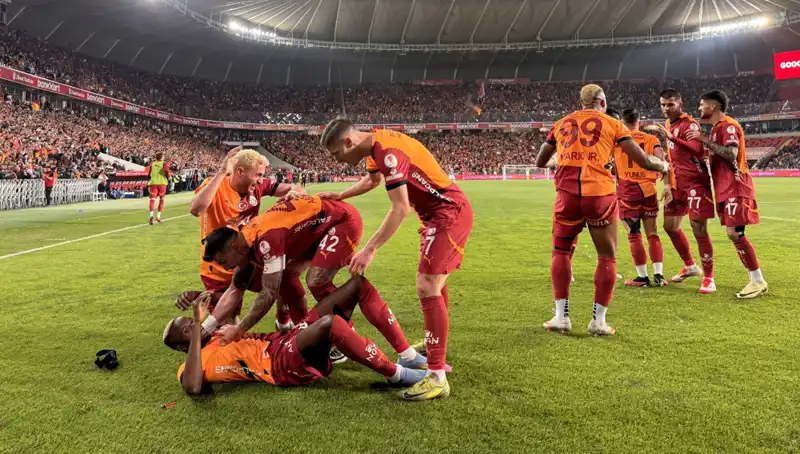 Galatasaray Şampiyonluk İçin Saha'da Kritik Anlar Yaşanıyor