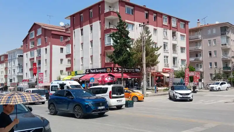 Taksi ve Otomobil Çarpıştı: Kaza Anı Ve Geçmişteki Benzer Olaylar
