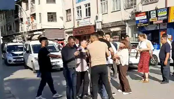 Gazinin Trafikte Darp Edilmesi Kameralara Yansıdı: Olayın Detayları Ortaya Çıktı