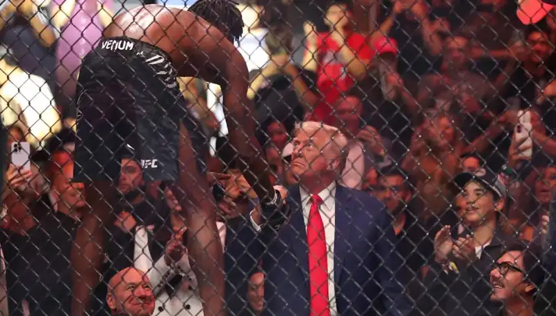 Trump, Beyaz Saray Bahçesinde Şaşırtan UFC Maçı Düzenliyor!