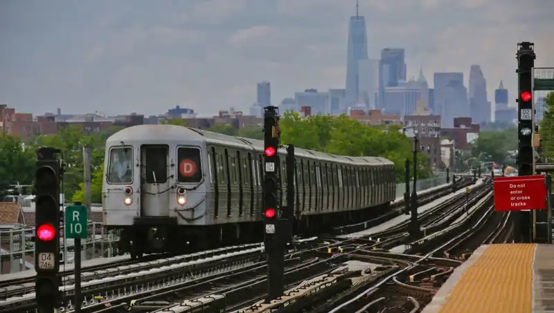 Metro Sörfü: Gençlerin Riskli Eğlencesi Can Aldı