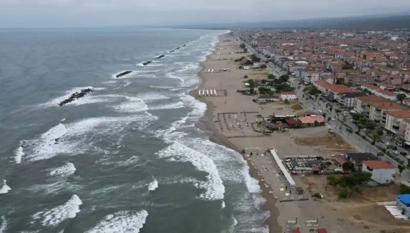 Sakarya'da Denize Girme Yasağı Uyarısı: Nedenleri ve Alınan Önlemler