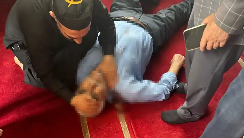 Camide Namaz Kılarken Bıçaklanan Genç, Tüm Türkiye'yi Şoke Etti