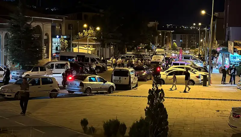İki Aile Arasındaki Kavga Kanlı Bitti: 1’i Ağır 3 Yaralı