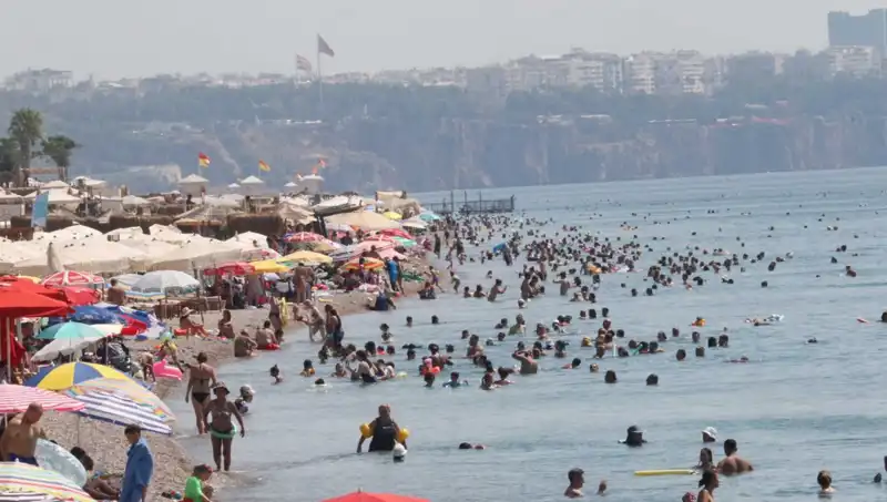 Antalya'nın Sıcak Denizlerinde Yaz Keyfi Eşsiz Bir Deneyim Sunuyor!