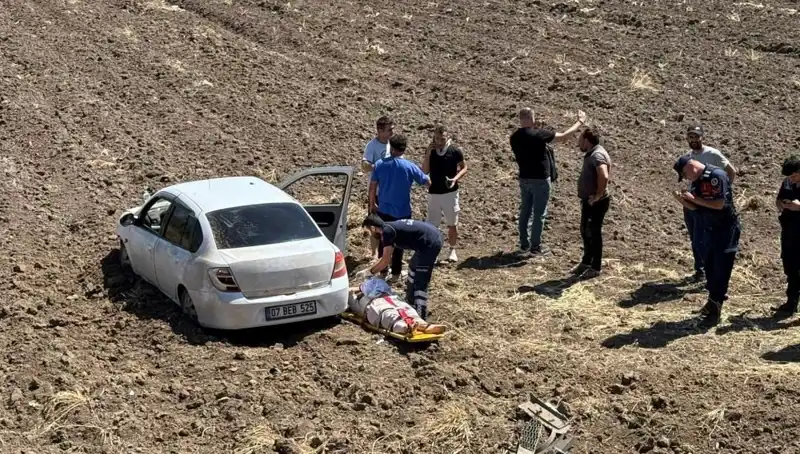 Osmaniye'de Otomobil Tarlaya Uçtu: Üç Yaralı, Kaza Anı İnanılmazdı!