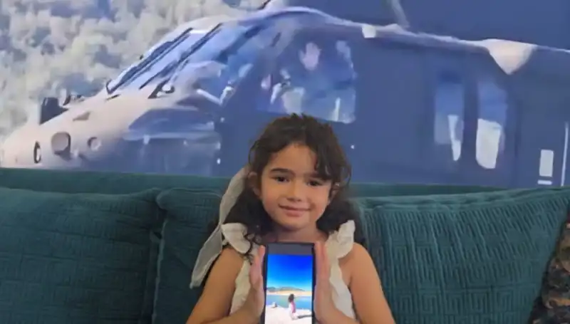 Küçük Çocuğa Sikorsky Pilotundan Yürek Isıtan Selam