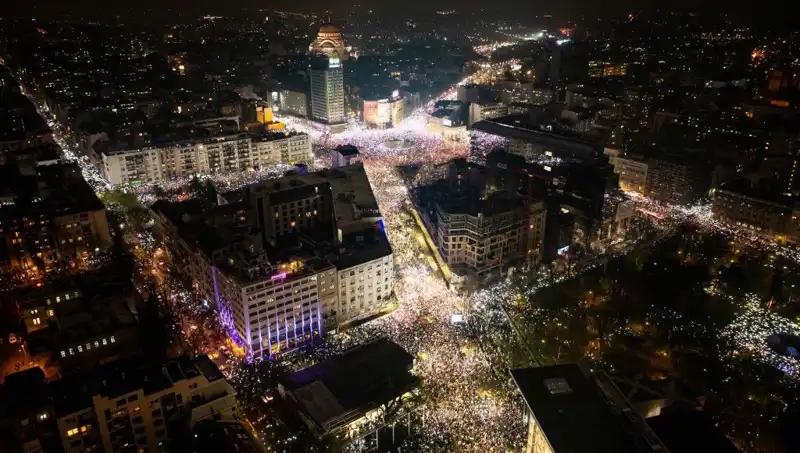 Sırbistan'da Öğrenci Protestoları: Belgrad Sokaklarında Fırtına Gibi Etki Yarattı